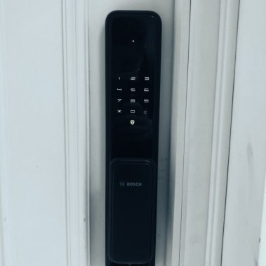 Khóa vân tay tự động Bosch EL 600 EU BLACK (Màu đen)