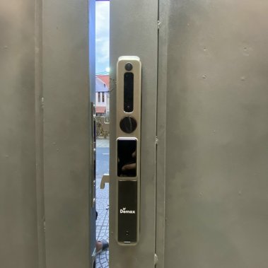 Khóa thông minh cửa nhôm sắt chống nước - tay nắm DEMAX EL506 SD