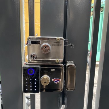 Khoá cửa cổng chống nước HUBERT HB CC68 GRAY APP TTLOCK BLUETOOTH