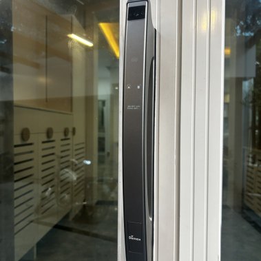 Khóa thông minh nhận diện khuôn mặt Face ID cho cửa nhôm sắt DEMAX EL902 GS APP WIFI - chống nước