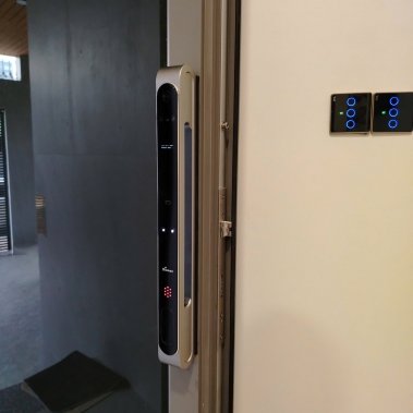 Khóa Thông Minh Cửa Nhôm Demax EL998 GS CNC – Nhận Diện Khuôn Mặt, Vân Tay, Camera, Chống Nước