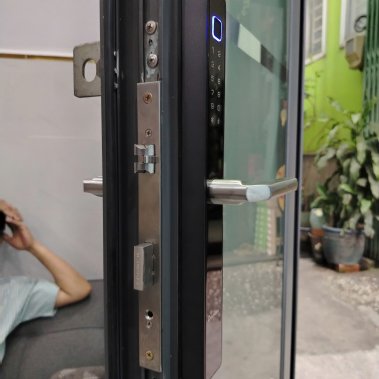 Khóa thông minh cửa nhôm sắt chống nước DEMAX EL-C102 AG APP