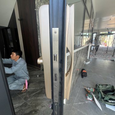 Khóa thông minh face ID cho cửa nhôm Demax EL-C905 CG