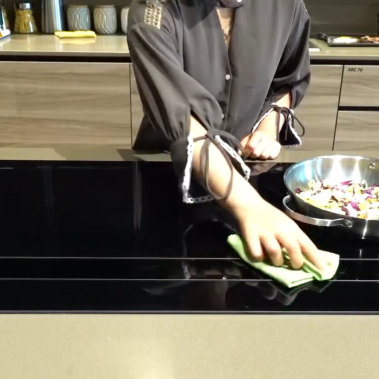 Bếp 4 từ kết hợp máy hút khói khử mùi Malloca HIH-904 SLIM