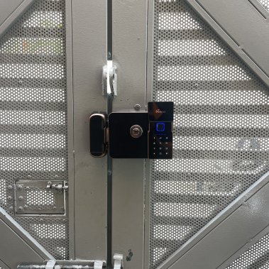 Khoá vân tay cửa cổng chống nước DEMAX SL608 AC APP