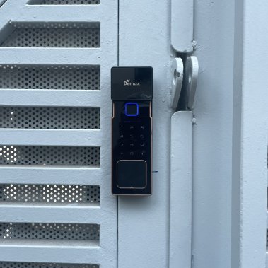 Khoá vân tay cửa cổng chống nước DEMAX SL608 AC APP