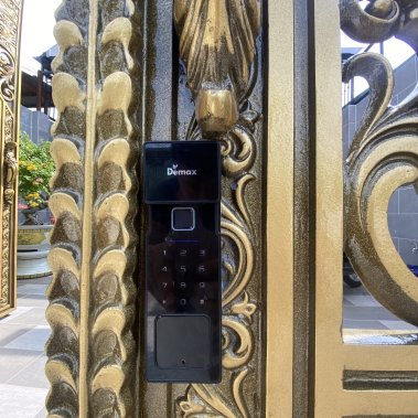 Khoá vân tay cửa cổng chống nước DEMAX SL608 GB APP