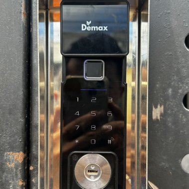 Khoá vân tay cửa cổng chống nước DEMAX SL608 GB APP