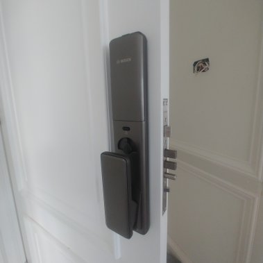 Khóa vân tay tự động Bosch FU 750 EU GRAY (Màu xám)