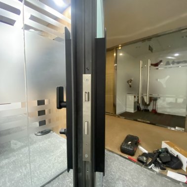 Khóa thông minh tự động cửa nhôm sắt chống nước DEMAX SL801 BL APP WIFI