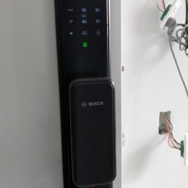 Khóa vân tay tự động Bosch EL 600 EU APP BLACK (Màu đen)