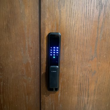 Khóa vân tay tự động Bosch EL 600 EU APP BLACK (Màu đen)