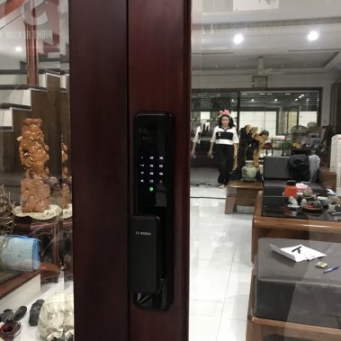 Khóa vân tay tự động Bosch EL 600 EU BLACK (Màu đen)