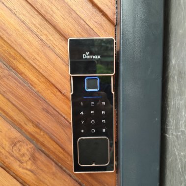 Khoá vân tay cửa cổng chống nước DEMAX SL608 AC APP