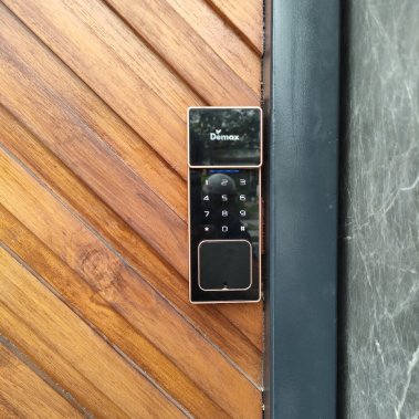 Khoá vân tay cửa cổng chống nước DEMAX SL608 AC APP