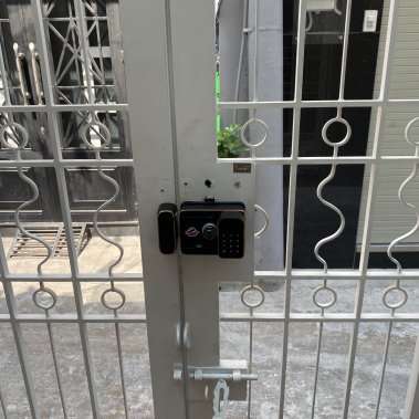 Khoá vân tay cửa cổng chống nước Hubert HB CC I3 EU