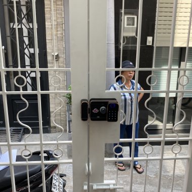 Khoá vân tay cửa cổng chống nước Hubert HB CC I3 EU