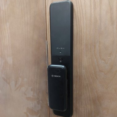 Khóa vân tay tự động Bosch EL 600 EU BLACK (Màu đen)