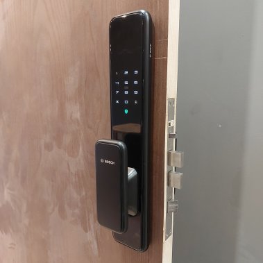 Khóa vân tay tự động Bosch EL 600 EU APP BLACK (Màu đen)