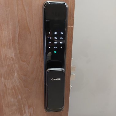 Khóa vân tay tự động Bosch EL 600 EU BLACK (Màu đen)