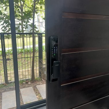 Khóa vân tay tự động Bosch EL 600 EU BLACK (Màu đen)