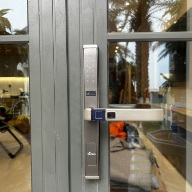 Khóa thông minh cửa nhôm sắt chống nước DEMAX EL688 GS LUX APP WIFI