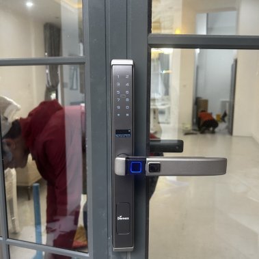 Khóa thông minh cửa nhôm sắt chống nước DEMAX EL688 GS LUX APP WIFI