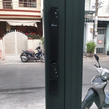 Khóa thông minh nhận diện khuôn mặt Face ID cho cửa nhôm sắt DEMAX SL906 BL APP WIFI - chống nước