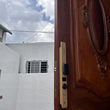 Khóa thông minh tự động cửa nhôm sắt chống nước DEMAX SL801 YB APP WIFI