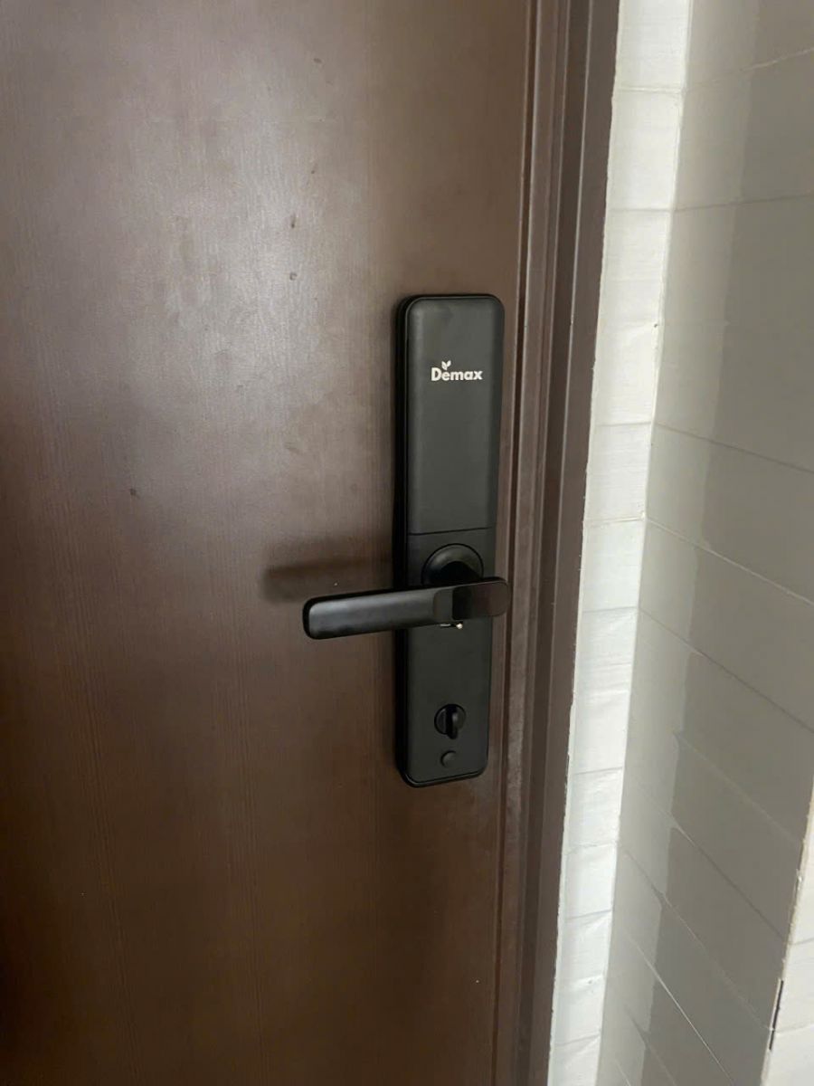 Khóa điện tử thông minh Demax EL-C68 BL App Wifi