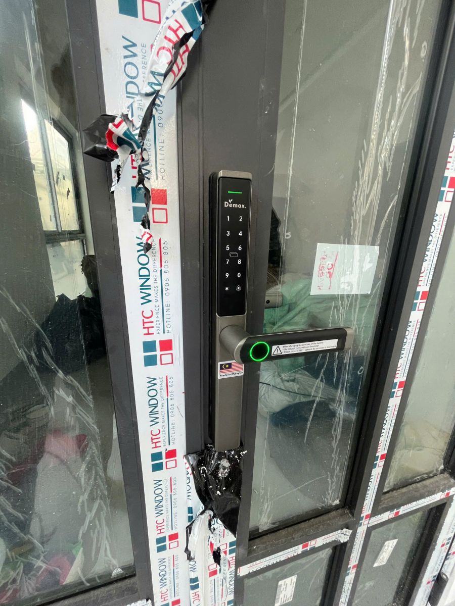 Khóa điện tử thông minh Demax EL-C103 AG APP Wifi lắp cho cửa nhôm sắt