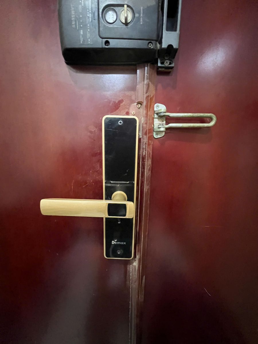 Khóa thông minh Demax SL-C320 CG - App Wifi - Giá rẻ - Công nghệ Đức