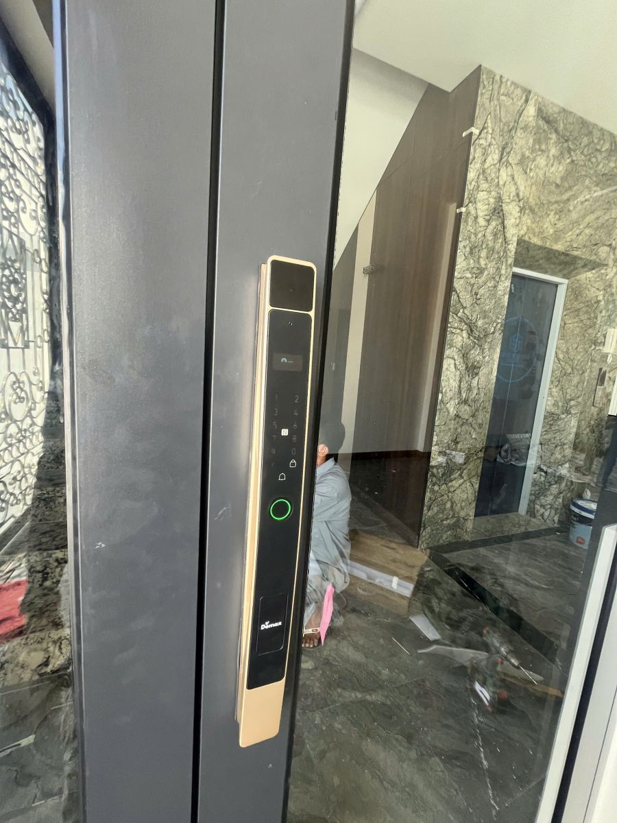Khóa thông minh face ID cho cửa nhôm Demax EL-C905 CG