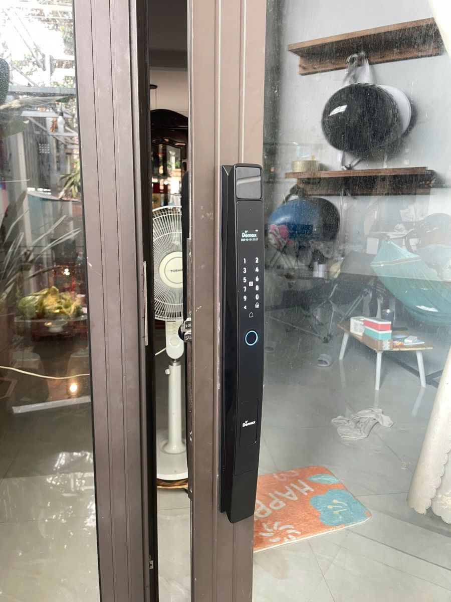 Khóa thông minh face ID cho cửa nhôm Demax EL-C905 SB
