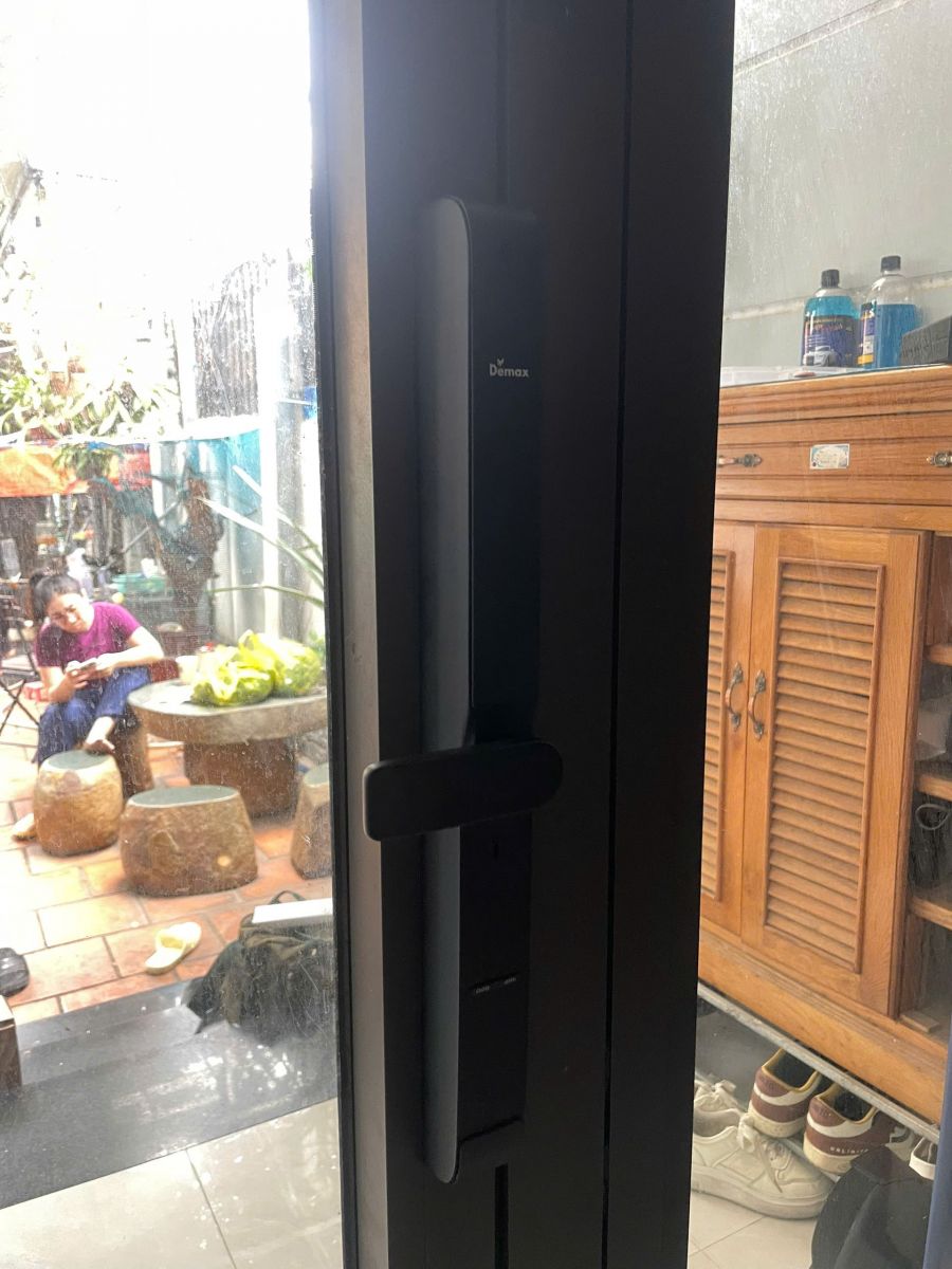 Khóa thông minh face ID cho cửa nhôm Demax EL-C905 SB