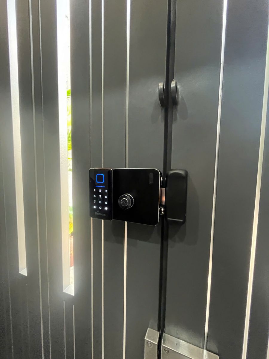Khóa điện tử thông minh cửa cổng Face ID chống nước Demax EL-G908 GB CNC