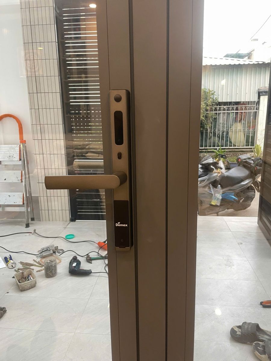 Khóa Thông Minh Cửa Nhôm Demax EL699 LUX AG - Mở Vân Tay, WiFi, Chống Nước