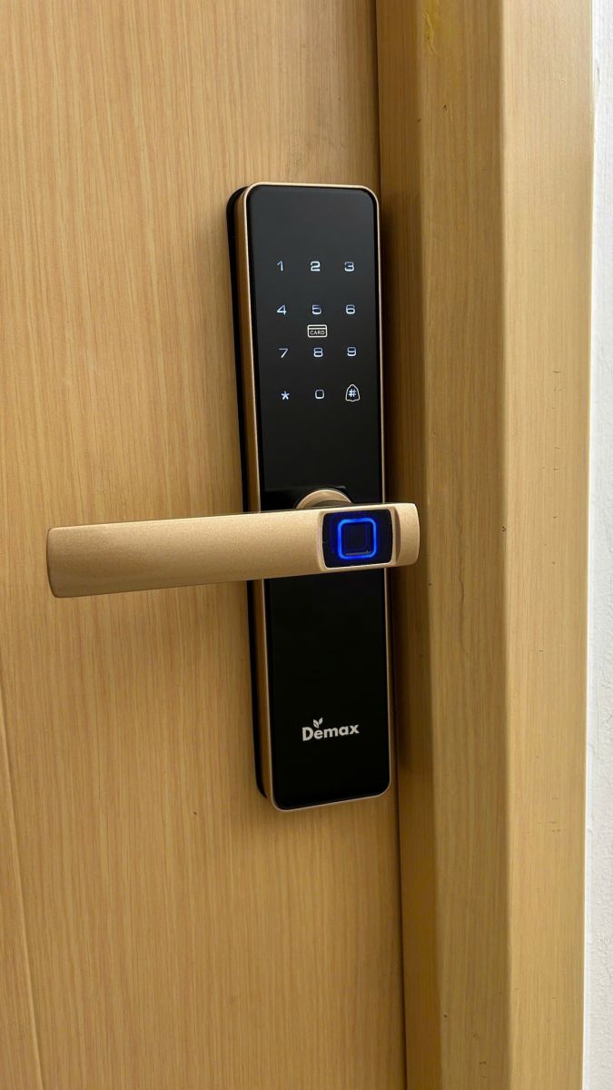 Khóa thông minh Demax SL-C320 CG - App Wifi - Giá rẻ - Công nghệ Đức