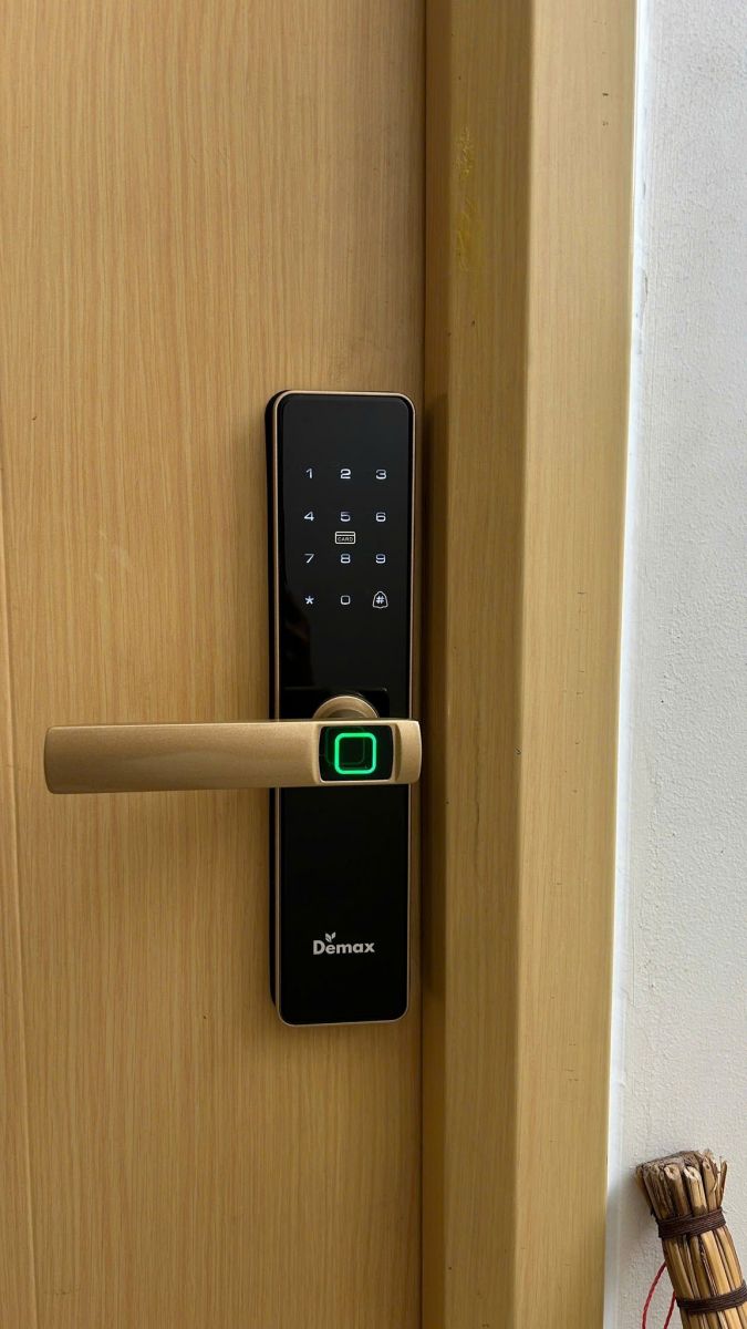 Khóa thông minh Demax SL-C320 CG - App Wifi - Giá rẻ - Công nghệ Đức