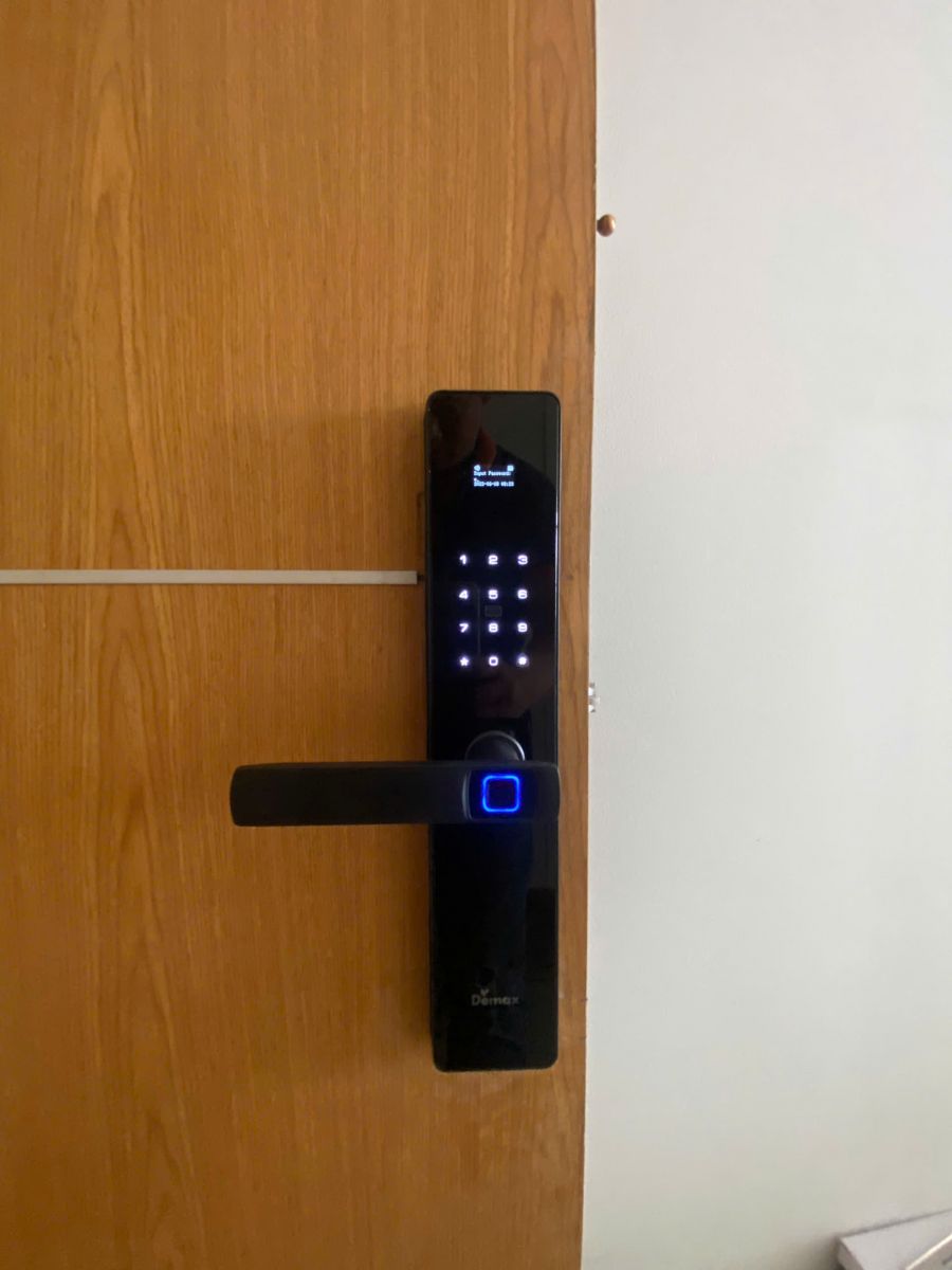 Khóa vân tay thông minh DEMAX SL622 BL APP WIFI