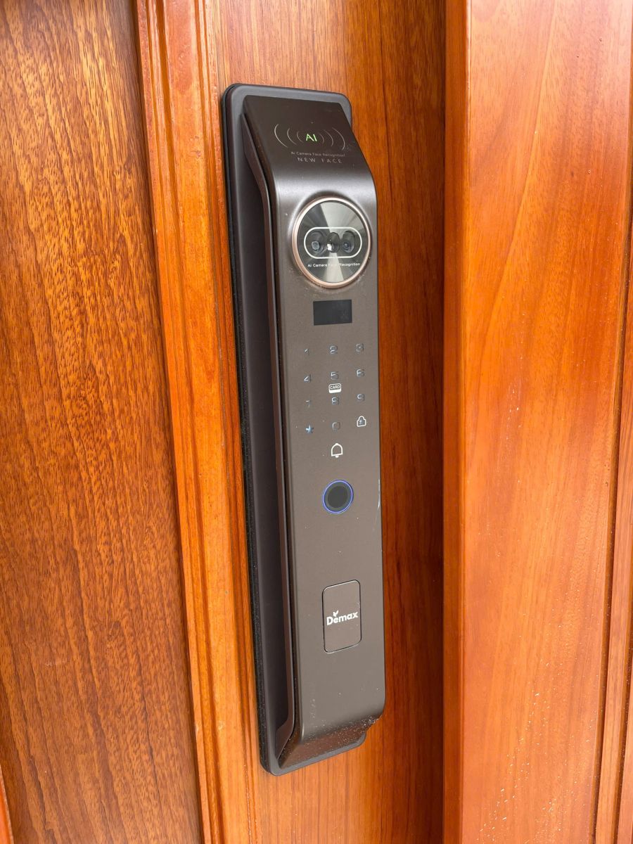 Khóa điện tử thông minh Demax EL912 MB – Công nghệ nhận diện khuôn mặt 3D